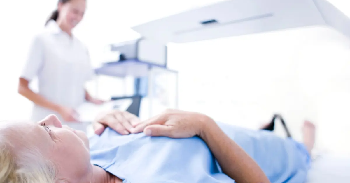 Jak zwiększyć gęstość włosów? Naturalne i skuteczne sposoby na bujną fryzurę